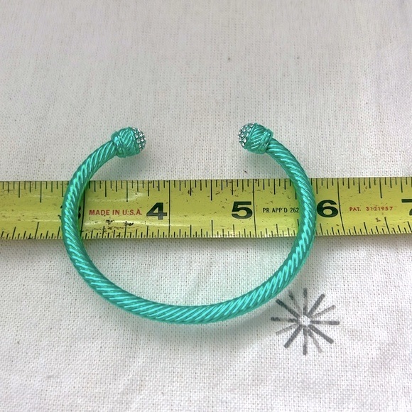 Green Crystal Twisted Cable Bangle Cuff Bracelet - Picture 7 of 9